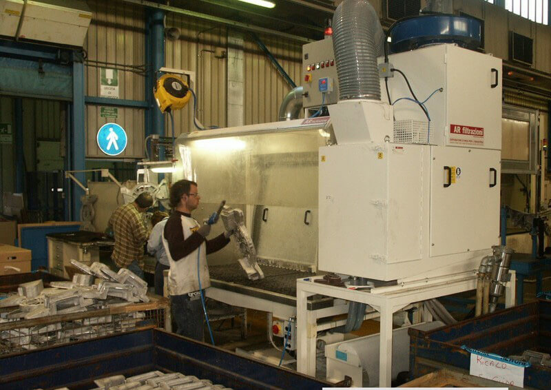AR FILTRAZIONI | Filtrazione nebbie oleose e filtri per lavorazioni sbavatura e soffiaggio pezzi